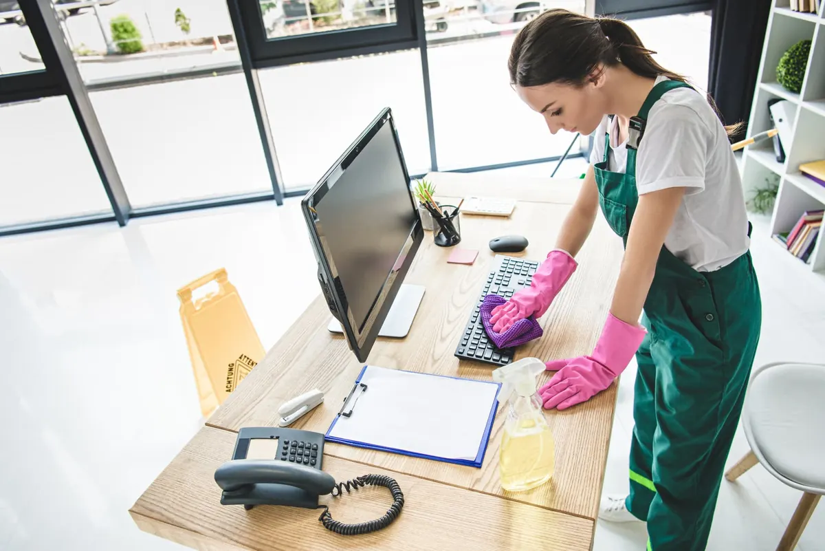 Professional cleaning of an office workstation